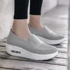 Scarpe casual Donne per scarpe da ginnastica comoda SOLE SOLE SOLE SOLE MESH traspirabile Female Slip-On Durevoli piatti per il tempo libero a molla elegante di dimensioni 42