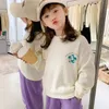 Pullover Baby Girl Sports Shirt Childrens Losse Hooded Sweater Spring/Summer 2024 Gedrukte top Kinderkleding Koreaans Stylel2405
