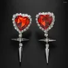 Boucles d'oreilles Backs Clip de coeur en cristal rouge sur un pendentif métal