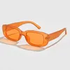 Óculos de sol Novos mini mini -feminino de moda retro designer de marca hip hop praza Óculos verdes uv400 q240509
