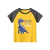 Tシャツ2024夏の新しい子供レンズ服の男の子短袖綿Tシャツ漫画恐竜印刷された子供用衣料品
