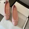 Kleiderschuhe Designer Ballett Flats Schuh Frühling Herbst Schafsleder Boat Boat Schuh Lady Leder Lazy Dance Slaafers Frauen Schuhe Großgröße 34-42 Ledersohle