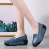 Dress Shoes 2024 Koreaanse versie Dikke Soled Sponge Cake For Women's Middle Heel Mom Single Women