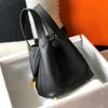 Высококачественная кожаная сумка ковша женщина черная покупатель на плечо.