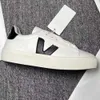 2024 Fashion Français Brésil vert Vie à faible carbone V Volate de coton biologique Fémeaux Femmes Casual Classic White Designer Chaussures Mentes Mens 36-45 W3