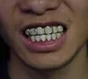 18k hip hop rame oro in oro a ghiaccio a ghiaccio di vampiri grillz grills dentals griglie per berretto dente berretto da roccia gioiello rapper roccioso per COS3230351