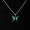 Colliers pendentiels Personnalité Créativité Lumineuse Collier de papillon Fashion Lady en acier inoxydable Couleur Tendy Girl Gird Gift