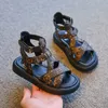 Sandallar kızlar Roman Ayakkabı 2023 Yaz Yeni Çocuklar Şık ve Küçük Kız Baolu Toe Prenses Moda Markası H240510
