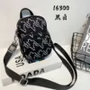 Crossbody feminino de moda novo nylon à prova d'água versátil e compacto saco de ombro pequeno, bolsa de celular casual 80% de fábrica por atacado