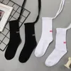 Femmes chaussettes japonaises marée noire blanche coton sox avec une sangle à corde longue top croix nœud lolita lettre talon la mode