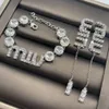 Designer smycken Bangle Letter Water Miui Diamond Full Diamond Long Earrings Temperament High Earnail smycken för kvinnor