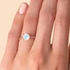 Cluster Anneaux de S925 Silver Silver Round Moonstone Micro-incrusted Diamond Rose Gold Ring Fashion Women's Fashion Versatile Bijoux