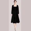 Robes décontractées vintage Velvet de printemps français Robe midi élégante Collier carré Collier célibataire High Waist Pocket Office Ball Ball