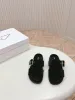 2024 Toppdesigner Sandal Woman virkning glider svarta mode kilar halm flatform toffel sommaren platt komfort mule strand pool två remplattform flip flops svart