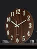 Relógios de parede Relógio de parede de 12 polegadas com madeira luminosa e decoração nórdica visível, luz noturna equipada, adequada para quartos, famílias Q240509
