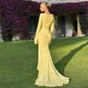 Robes décontractées jaune élégant voir à travers maxi pour les femmes sexy creux de robe d'été froisée mince 2024 Party à manches longues