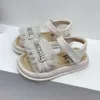 Sandals Chaussures pour enfants 2024 Été Nouvelles filles en dentelle Fashion Casual Princess Soft Sole Single H240510