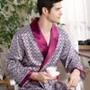 Herren Bademantel Satin gedrucktes Gold Kimono Badezimmer Seide Langer Rock Plus Größe Pyjama Geometrische Lounge Nacht Stadt XL 4xl 5xl 240508