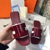 Designers pantoufles florales pour femmes glisses de caoutchouc sandales chaussures de plate-forme de plate-forme pantoufles plates noires rose rouge bleu or de la maison d'été