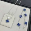 2024 NEW FOUR FOREF LEAF 551 HOT SELLERS PENDANT NECKLACE人気の花ネックレス男子と女性のファッション長い汎用ペンダント