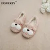 Slippers FayueKey 2024 Autumn Winter Cartoon Dog Cotlow Plexh Mulheres Slipper quente Sapatos planos de chão de Natal Presente de Natal