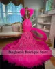 Robes de bal de sirène rose vif brillant sexy 2023 pour les filles noires en V paillettes à col plumes d'anniversaire robe de bal de bal.