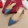 Designer sandali piatti di gelatina femminile v forma a fili a fili fluttuanti scarpe da spiaggia a riva a infradito da bordi a flip di colore nudo flip alla moda 35-43