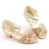 Glanzende en sprankelende Tassel Childrens Gold Sandals Damesschoenen Gecombineerd met hoge hakken Gold Poolin Dames Sandalen Mooi feest Formele kledingschoenen 240509