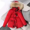 Designer Canadien Hommes et femmes Down Down Parkas Vestes Winter Travail Veste Veste extérieure Fashion épaissie chaude Garder le couple Live Coat Veste Canada Veste 303