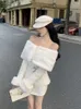 Werkjurken 2024 Autumn Winter Vrouwen Off-Shoulder Jackets Mini Skirts 2-delige set Koreaanse mode faux furnij Patchwork White Party Suit vrouw