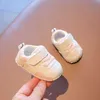 Sneakers 2022 Autumn Nieuwe 0-1 jaar oude baby zachte zool wandelschoenen voor kinderen Ademende zuigelingen en jonge Keep on H240510