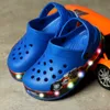 Zomer kinderen Hole Sandalen Led verlichte flitsende lichtschoenen jongens meisjes strand kinderen ademende mode sneakers 240506