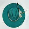 Retro mocka fedora hatt för kvinnor män fjäder tillbehör fedora hattar kyrka jazz cap panama mode party hattar hösten 2024 240510