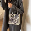 Bolsa de sacola de linho para mulheres compras com bolsa de moda Designer conveniente de grande capacidade Almoço Acompanhamento Vintage 240430