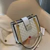 2022 Factory Wholesale New Small Fashion Lingge Broidered File Single Single Messenger Chain Texture Bag Women's Bag Fet Net Red pour 240N