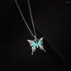 Colliers pendentiels Personnalité Créativité Lumineuse Collier de papillon Fashion Lady en acier inoxydable Couleur Tendy Girl Gird Gift