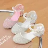 Hoge hakken bloemenmeisje schoenen voor bruiloft eerste gemeenschap witte hakken meisje elegante feestschoenen kind hak voor meisjes voor eid 240509