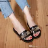 Damen Designer Slipper Schuhe Neue Sommer-Netze Rote Hausschuhe Wind Cowide Anti-Skid-Muffinboden einfache externe Buchstaben Sandalen Sandalen