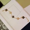 Fashion Classic 4 / Four Leaf Clover Charm Bracelets Chaîne de bracelet 18k Gold Agate Shell Moto-of-Péarl pour Womengirl Wedding Mère de la fête de la fête