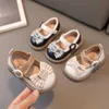 Sneakers Girls Little Leather Shoes Baby Autumn New Soft Sole Anti Slip Childrens Princess 0-3 år gammal Walking H240510