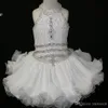 エレガントな白いカップケーキ幼児のページェントドレス