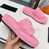 Zomer 2024 Nieuwe Desginer Women Fashion Triangle Straw Weave Slippers Sandalen platform Leermateriaal Flat Heel Casual Flip Flops Outdoors Pool Beach Sandalen