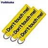 Keychains lanyards 1 stc 2pcs 3 stcs set verkoop dubbelzijdige borduurgele letters raak mijn label sleutelhanger motorfiets sleutel accessoires groothandel j240509 niet aan