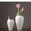 Vasi Minimalismo Bianco Ceramico Vaso Desaggio Decorazione Artificiale Fiori di fiori Porcela della bottiglia snella creativa