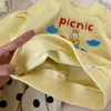 Pullover Girls Shirt 2023 Printemps / été / automne Top Childrens Version coréenne Long Sleep Childrens Floral Casual Rabbit Sweater Baby T-shirtl2405