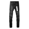 Les jeans de marque Roca en jean pourpre sont à la mode et à la peinture noire de rue de haut niveau avec une réparation de trou coupé pour un pantalon en denim serré à basse hauteur Q240509