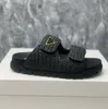 Berühmte Marken Fussbett Raffia Dual Schnallen Folien Sandalen Flatplattform Offener Gummi -Sohle lässige Plattenschuhe für Frauen Fabrikschuhe Großhandel Großhandel