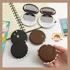 Kompakte Spiegel Cookie Make -up Mirror Mini Schokolade mit Kamm niedliche tragbare Reise Beauty Tool Dunkler Kaffee Q240509