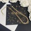 Collier de luxe 18 km plaqué or a conçu le créateur de marque spécifiquement pour le charmant collier de luxe des femmes charmantes avec un collier de diamant de haute qualité
