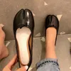 Scarpe casual tabi ninja moccasins design giapponese moafers donna diviso piatti di punta di punta di tendenza a coglione pantofole